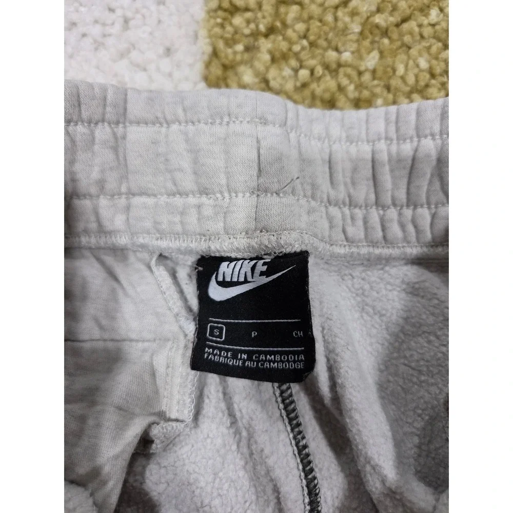 Nike sportswear swoosh